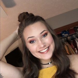 Meet your Posher, Caitlyn